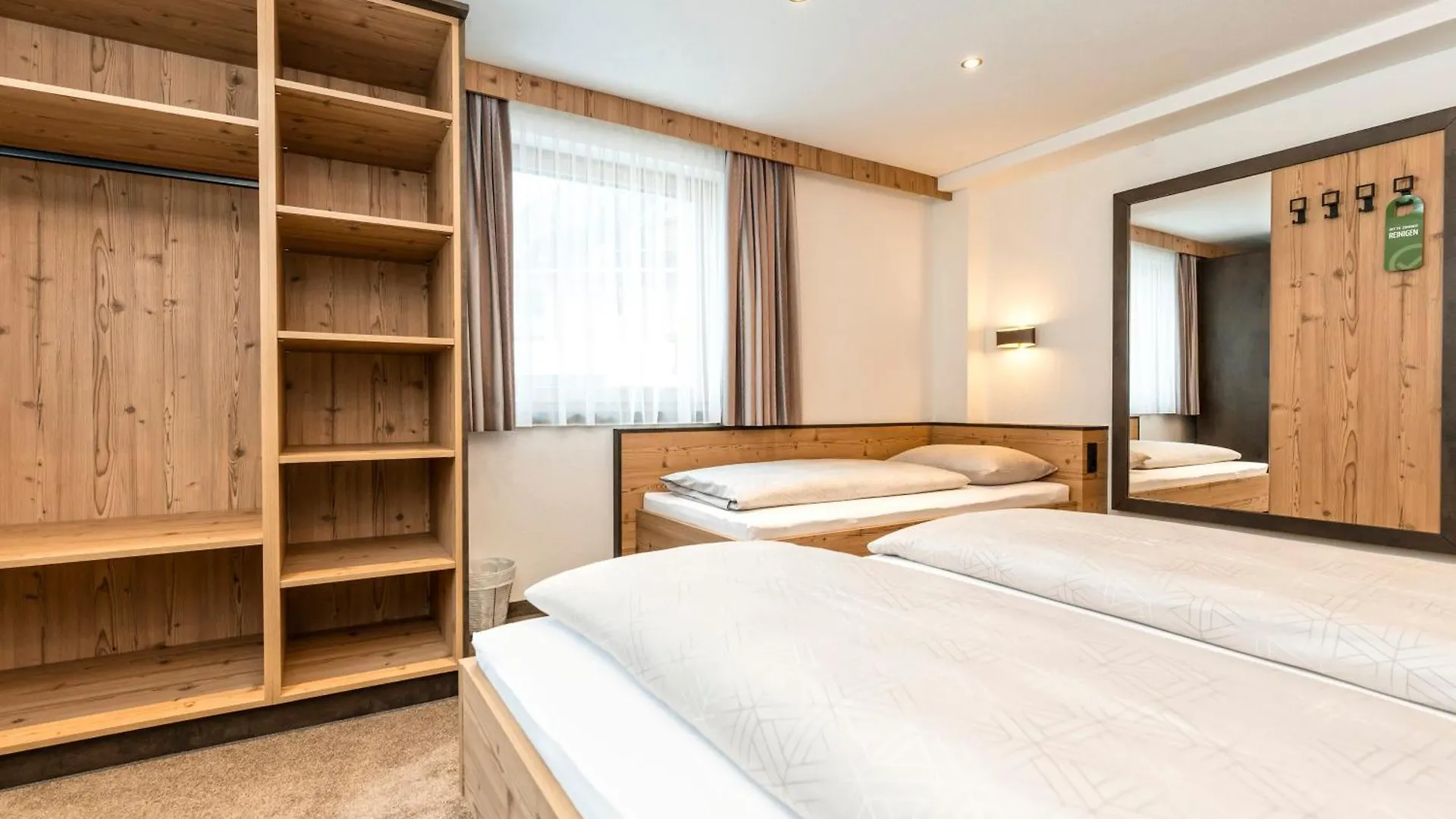 לינה וארוחת בוקר אישגל Hotel Garni Pfeifer אוסטריה