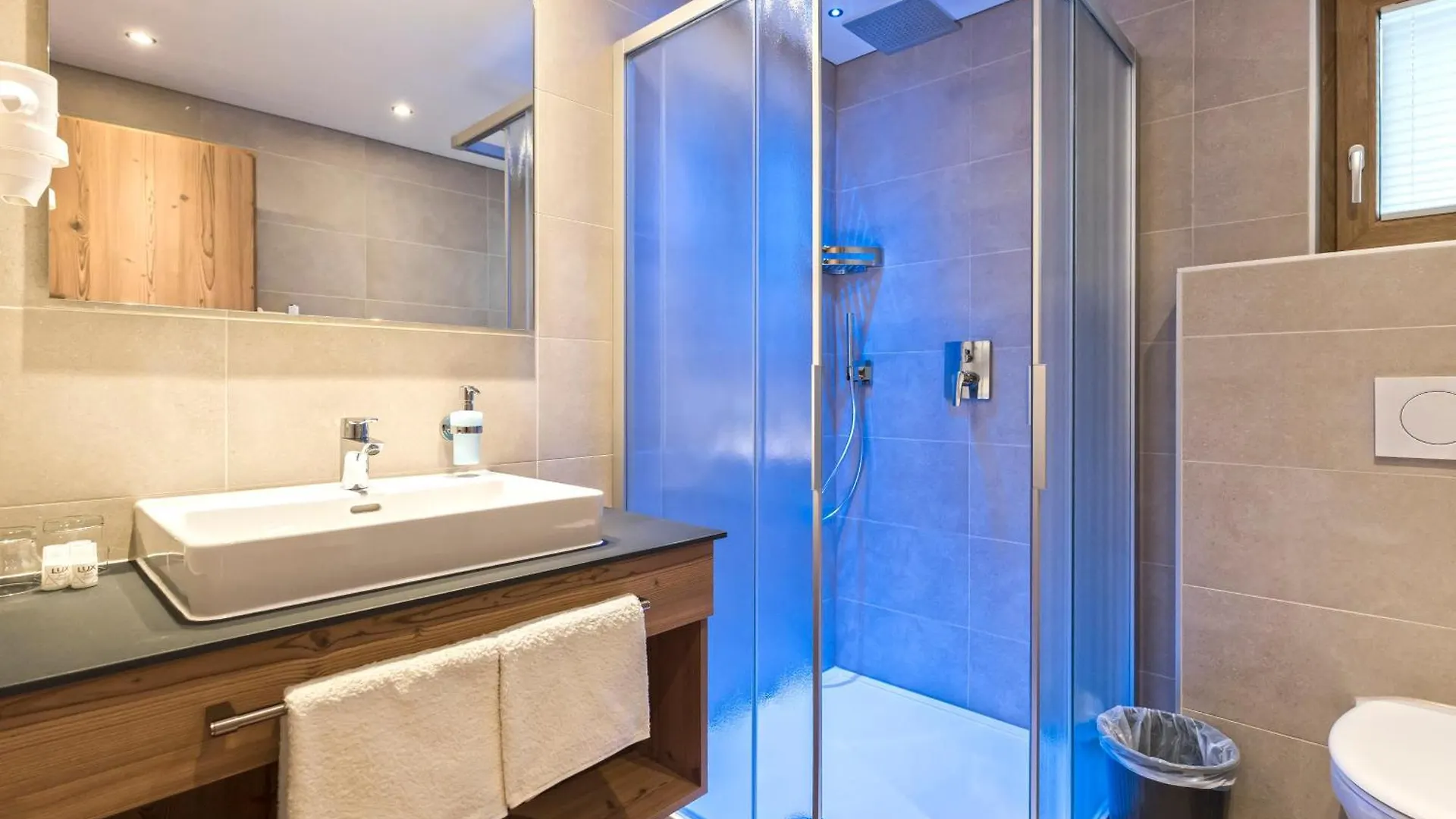 לינה וארוחת בוקר אישגל Hotel Garni Pfeifer