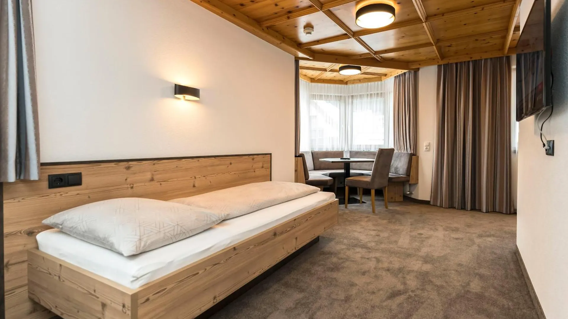 לינה וארוחת בוקר אישגל Hotel Garni Pfeifer