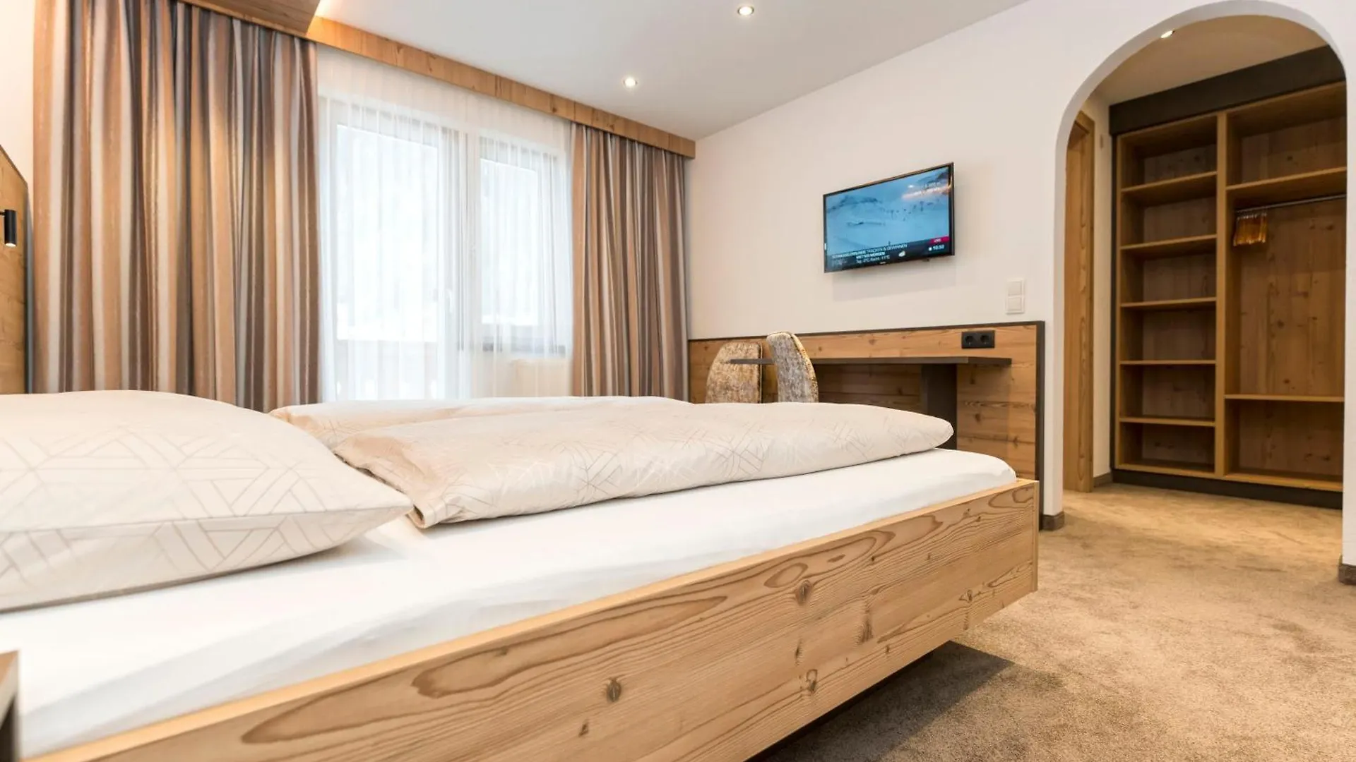 לינה וארוחת בוקר אישגל Hotel Garni Pfeifer