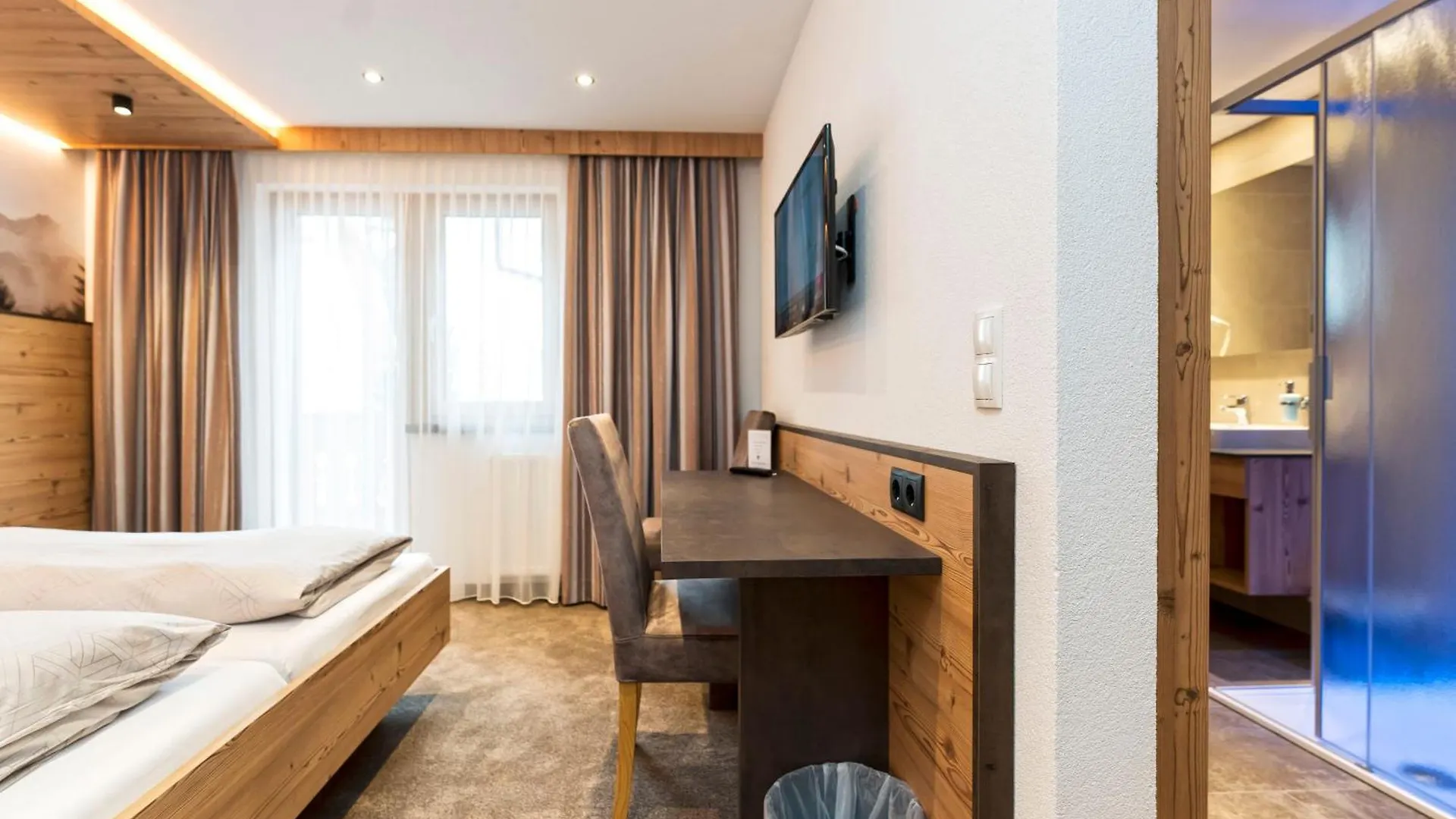 לינה וארוחת בוקר אישגל Hotel Garni Pfeifer אוסטריה